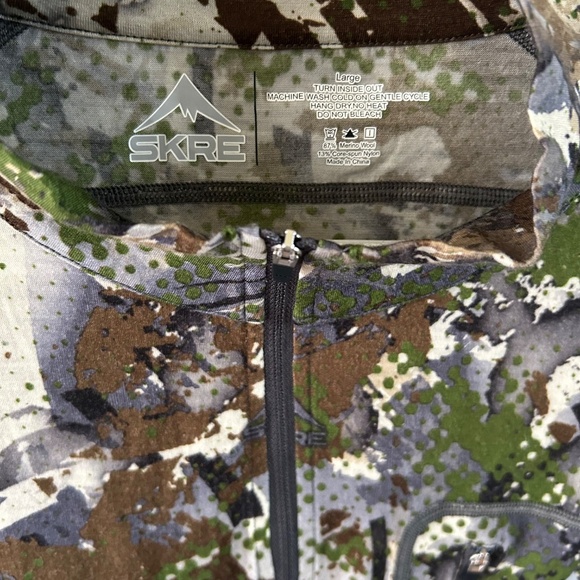 Men's Skre Half Zipper Camouflage Long Sleeve Shirt w/Front Pocket on Left - Picture 3 of 3